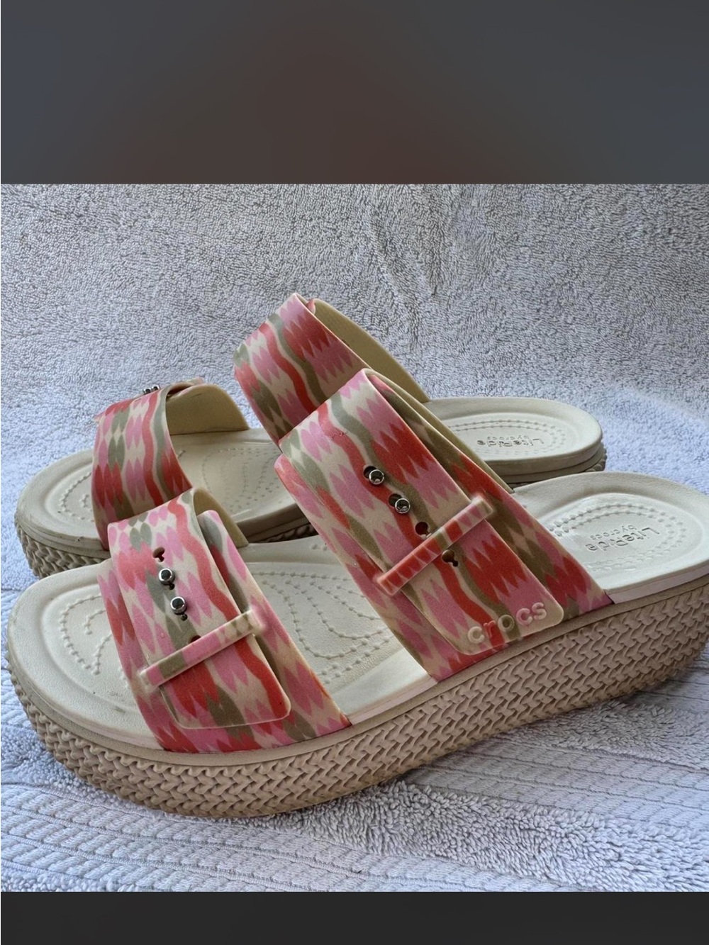 CROCS literide Women’s Pink Cream and green Patterned Platform Slide Sandals - Picture 7 of 7